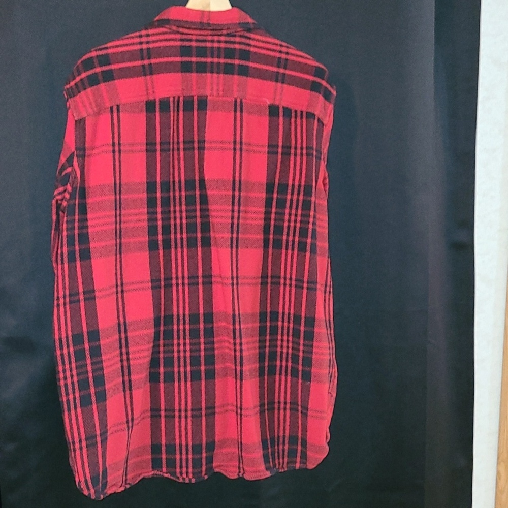 GAP XL Red and Black Plaid Men's Shirt - Picture 6 of 7